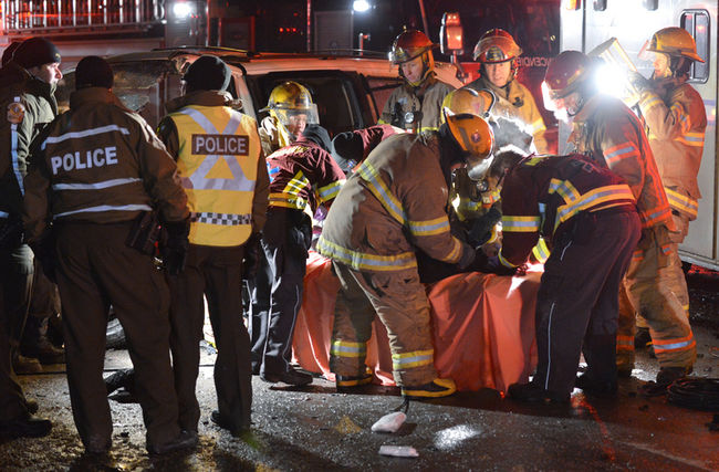 Une violente collision frontale entre une fourgonnette et un autobus de la Société de transport de Laval (STL) a fait un blessé grave, tôt mardi, sur le pont Pie-IX qui relie Montréal à Laval.