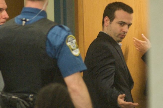 Anthony Alfieri est accusé de conduite dangereuse ayant causé la mort, délit de fuite mortel, conduite avec les capacités affaiblies ayant causé la mort et de négligence criminelle ayant causé la mort. Il a happé un lampadaire du boulevard de la Concorde dans le secteur Duvernay à Laval le 21 février 2010. Il subi son procès ces jours-ci au palais de justice de Laval.