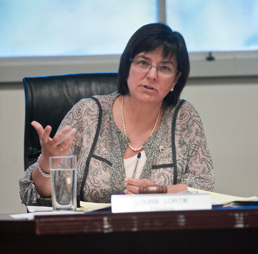 Les inquiétudes de Louise Lortie se sont avérées fondées alors que la CSDL se voit imposer des coupures budgétaires. 