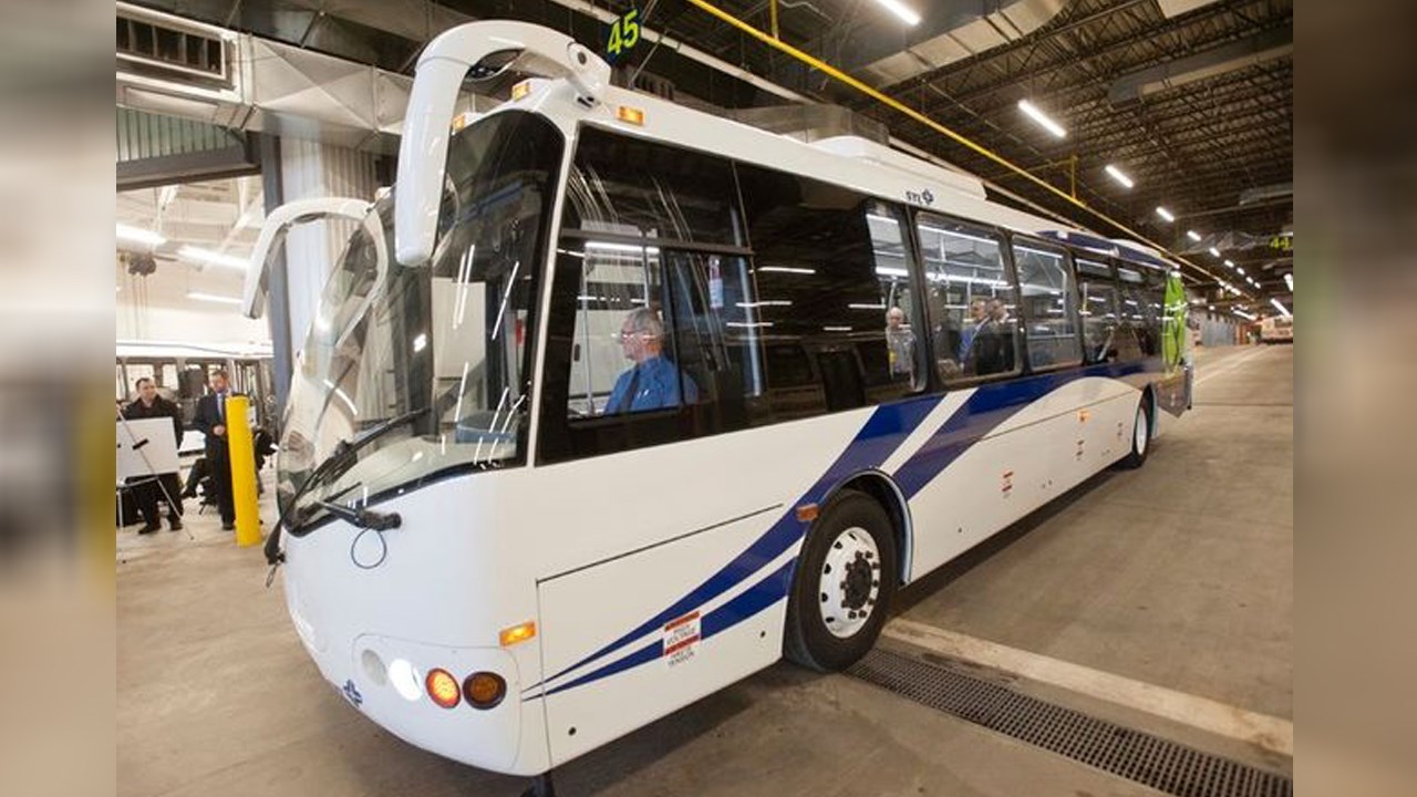 Une photo du premier autobus électrique urbain de la STL qui est en service depuis 2013.