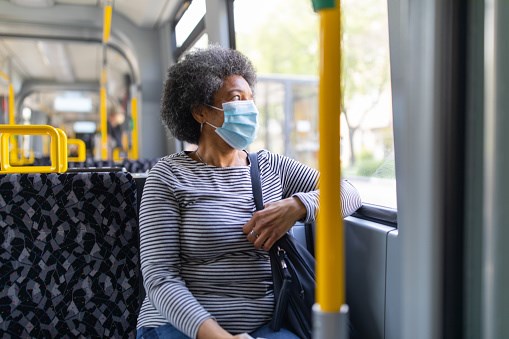 La mesure sera effective dès le 13 juillet; une période de transition s'étendra jusqu'au 27 juillet pour laisser aux citoyens et aux compagnies le temps de s'habituer.