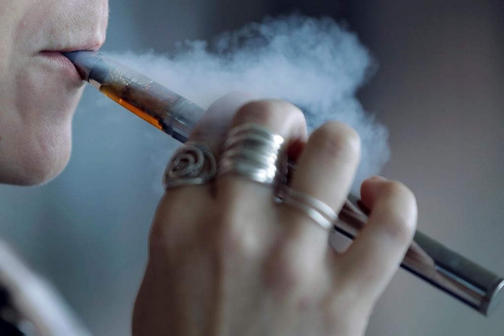 Remplacer la cigarette par la vapoteuse comporte d'importants risques