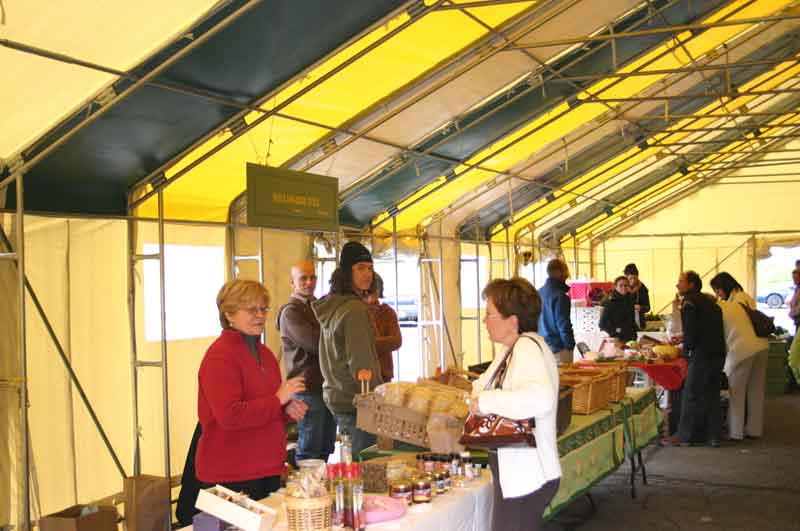 Plusieurs défilent à la fête du Grand Marché