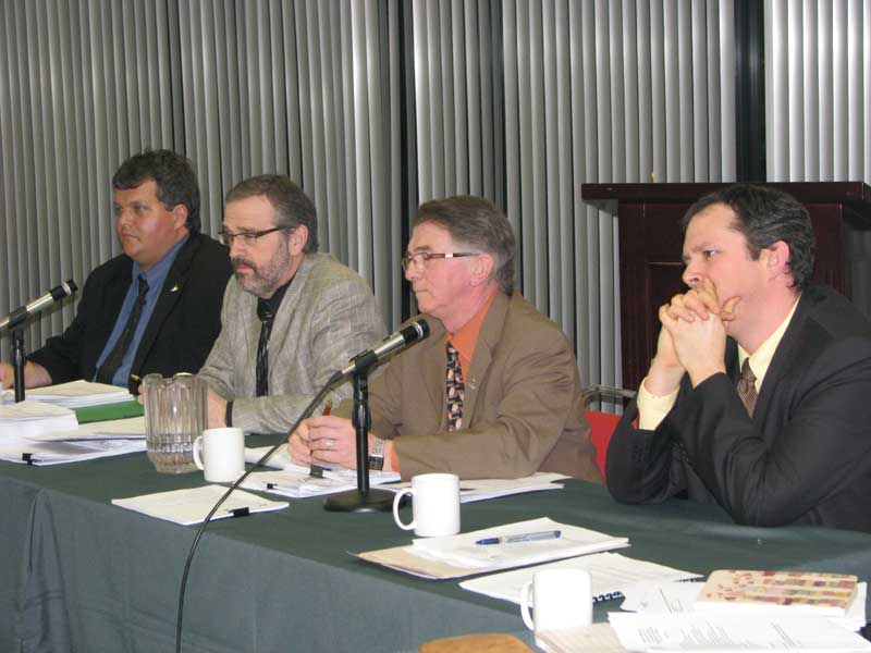 Oui pour un an, et le projet triennal de l'école de la Haute-Beauce sera révisé d'ici juin