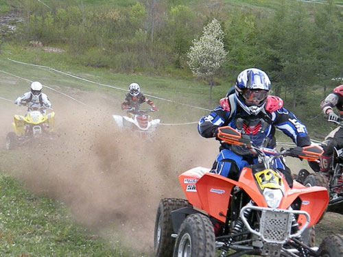 Encore plus de 500 compétiteurs mordent la poussière à l’Endurocross