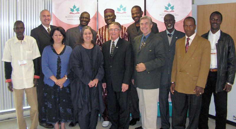 Des Maliens visitent les installations du CSBE