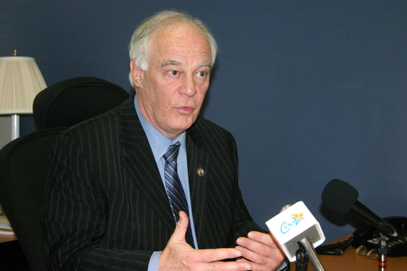 Les consultations se poursuivent pour Robert Dutil