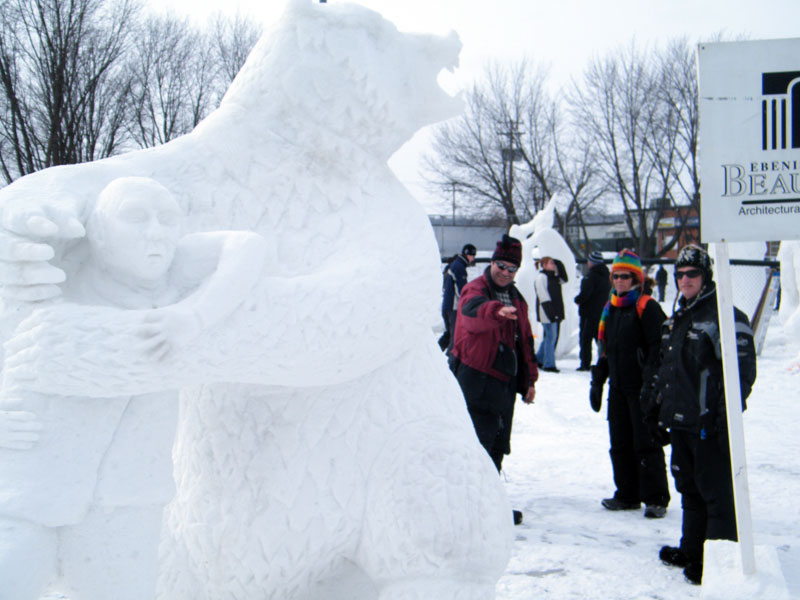 Des artistes de la neige à l'oeuvre à l'Hiver en fête