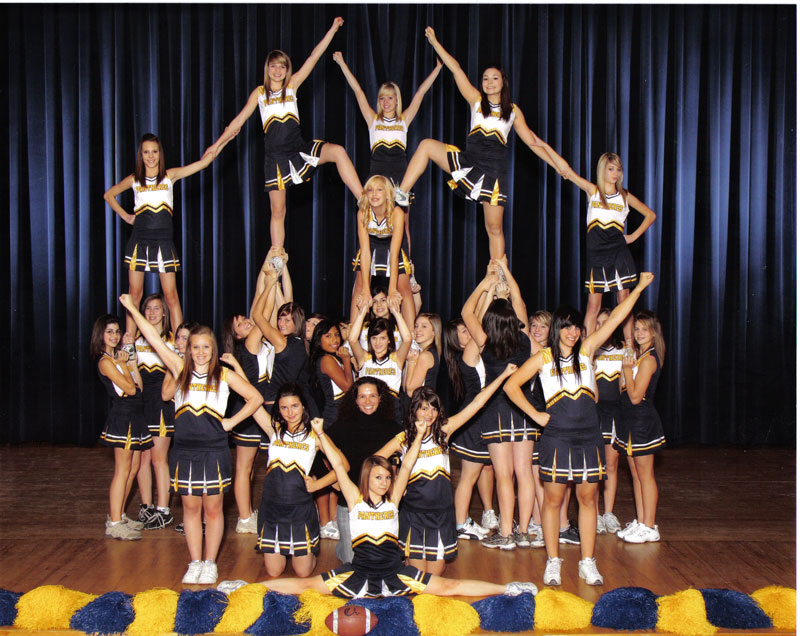 L’or pour l’équipe cadette de cheerleading des Panthères