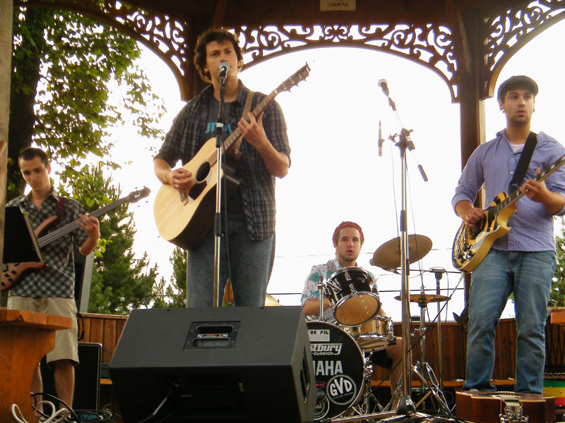 La troupe du Samy Joe Cowboys band performe à l'arboretum