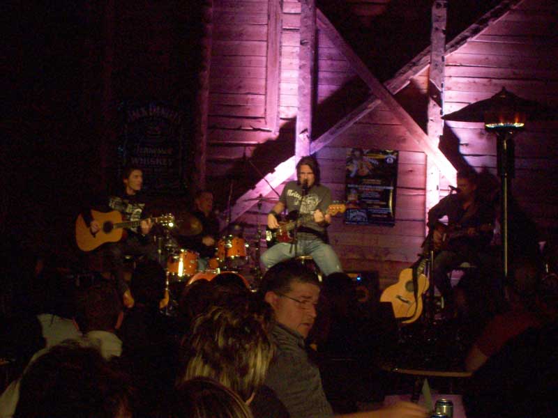 Noir Silence brasse la grange de Woodstock en Beauce