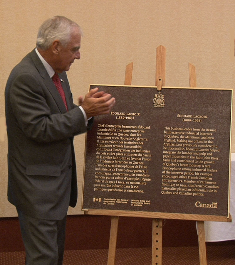 Une plaque pour honorer la mémoire d'Édouard Lacroix