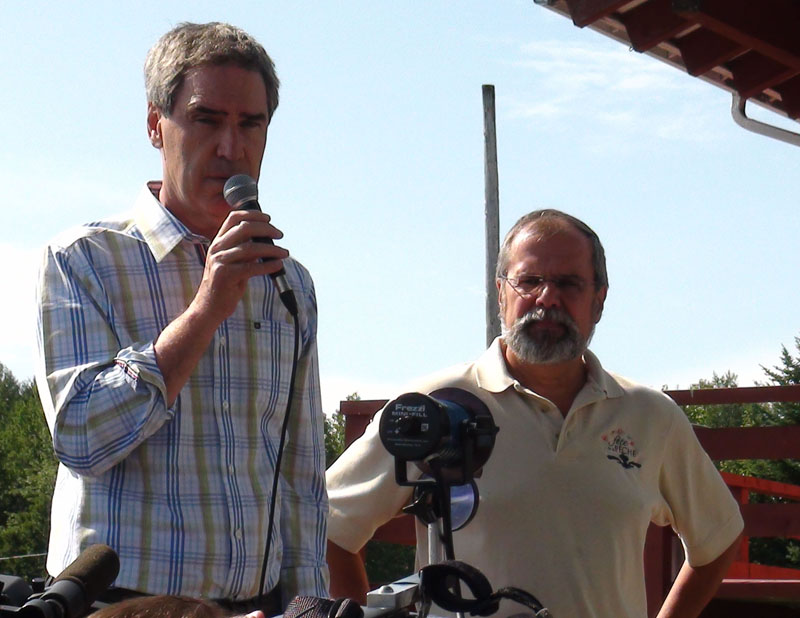 Michael Ignatieff prend un bain de foule à Frampton