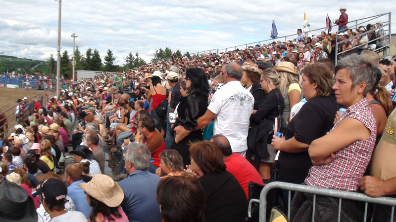 Les Festivités western caressent le projet d'un toit au-dessus des gradins du ring