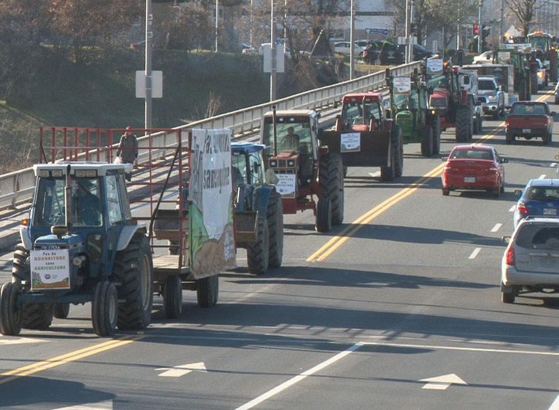 Les agriculteurs beaucerons manifestent leur « écoeurite aiguë » face aux nouvelles mesures de l'état
