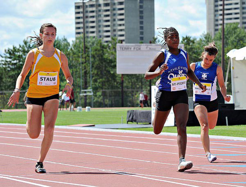Marie-Colombe St-Pierre se démarque en athlétisme