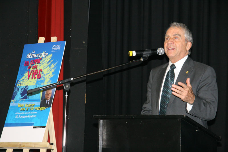 François Gendron convie les élèves de Saint-Georges à jouer leur rôle de citoyens
