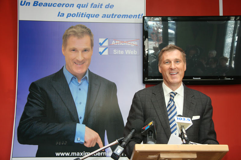 Maxime Bernier opte pour l’Internet au lieu de l’affichage sur les poteaux