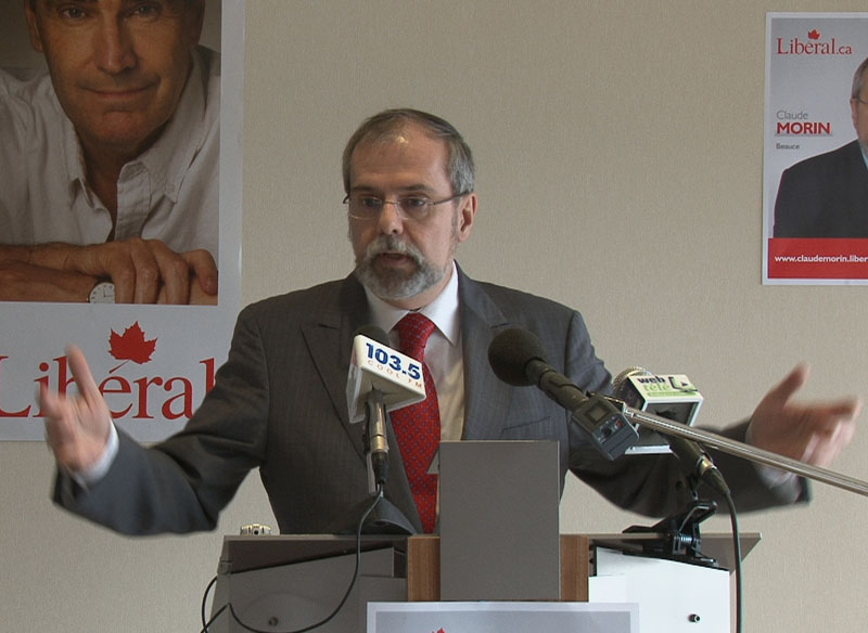 Le candidat libéral Claude Morin se montre cinglant à l'endroit du conservateur Maxime Bernier