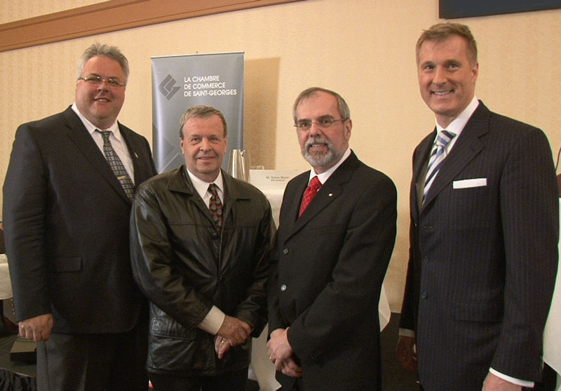 Débat électoral: Maxime Bernier est la cible de tous les candidats