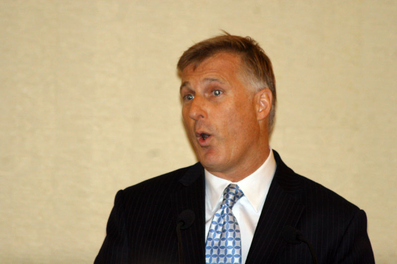 Maxime Bernier contre une participation du fédéral à l'amphithéâtre à  Laval