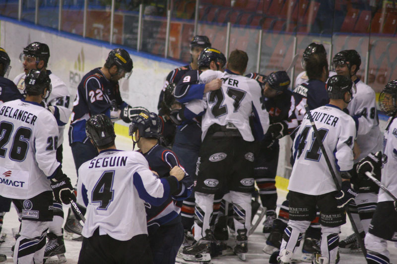 Incident Poulin-Tidball : Le Cool-FM paiera finalement une amende de 1000 $