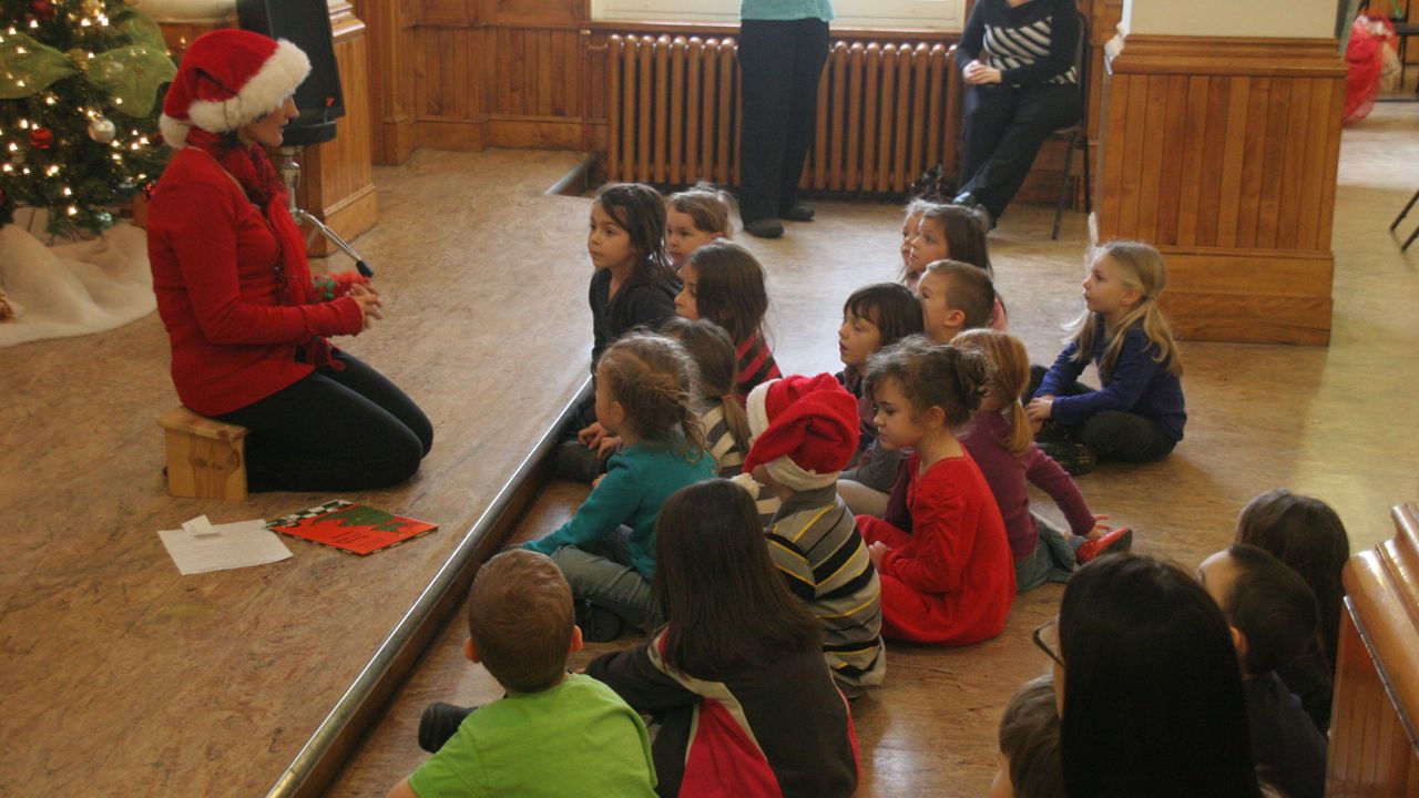 La jeunesse s'amuse aux Folies de Noël