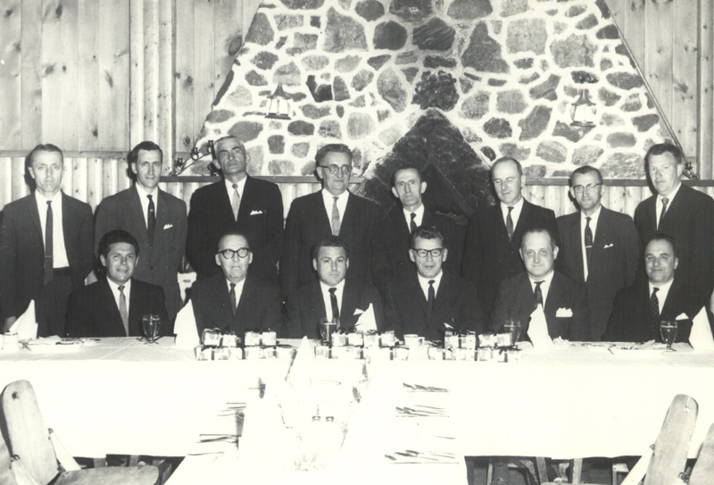 Dirigeants de St-Georges Shoes a l'Arnold pour un souper