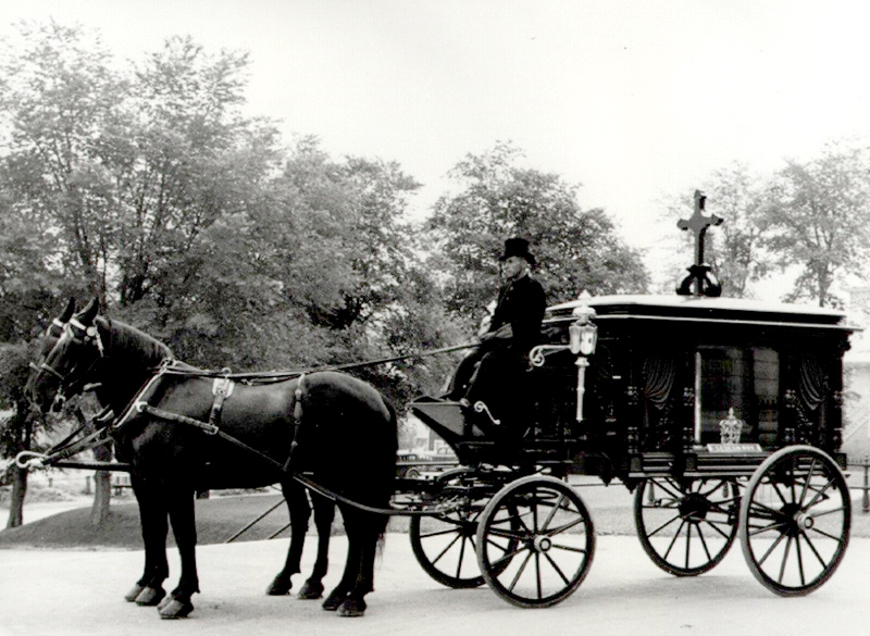 Corbillard adulte en 1946 en noir