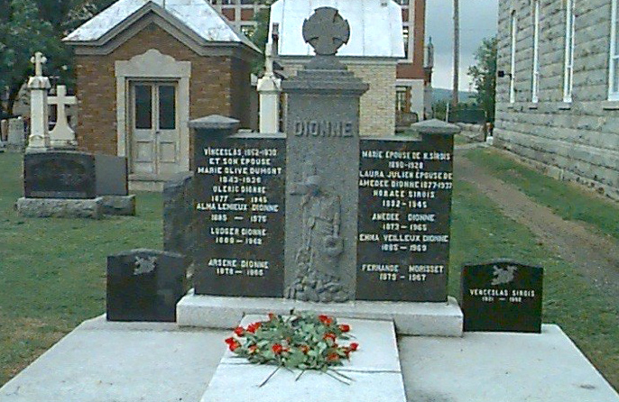 Pierre tombale de la famille Dionne