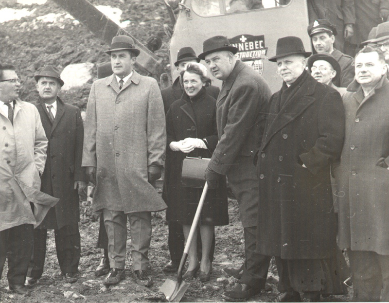 Construction de l'Hôtel de Ville Est en 1963