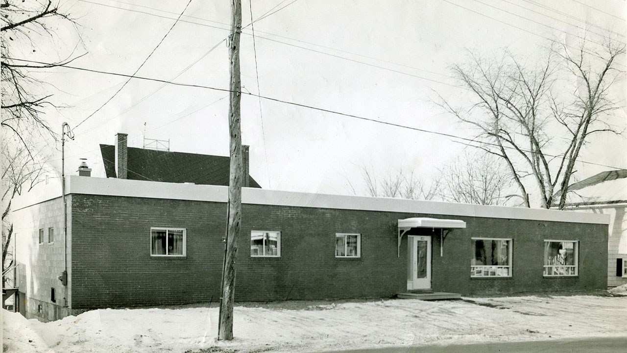 Le centre de billard devient St-Georges Draperies en 1968