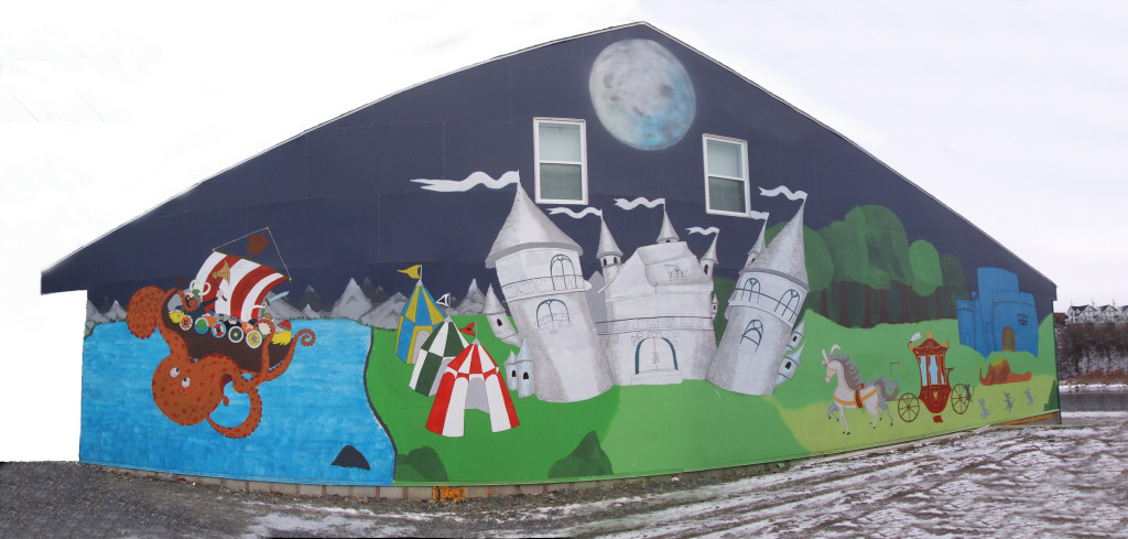 Fresque inachevée sur le mur extérieur de Place Bureau