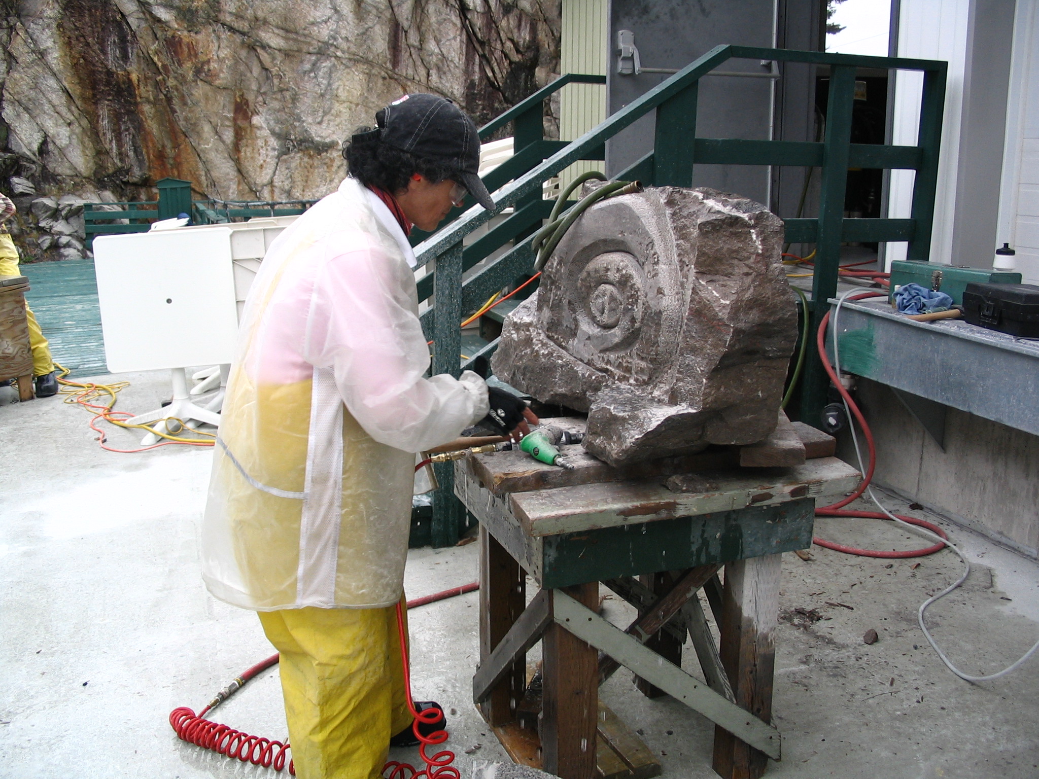 Lina Bolduc aime travailler le granit