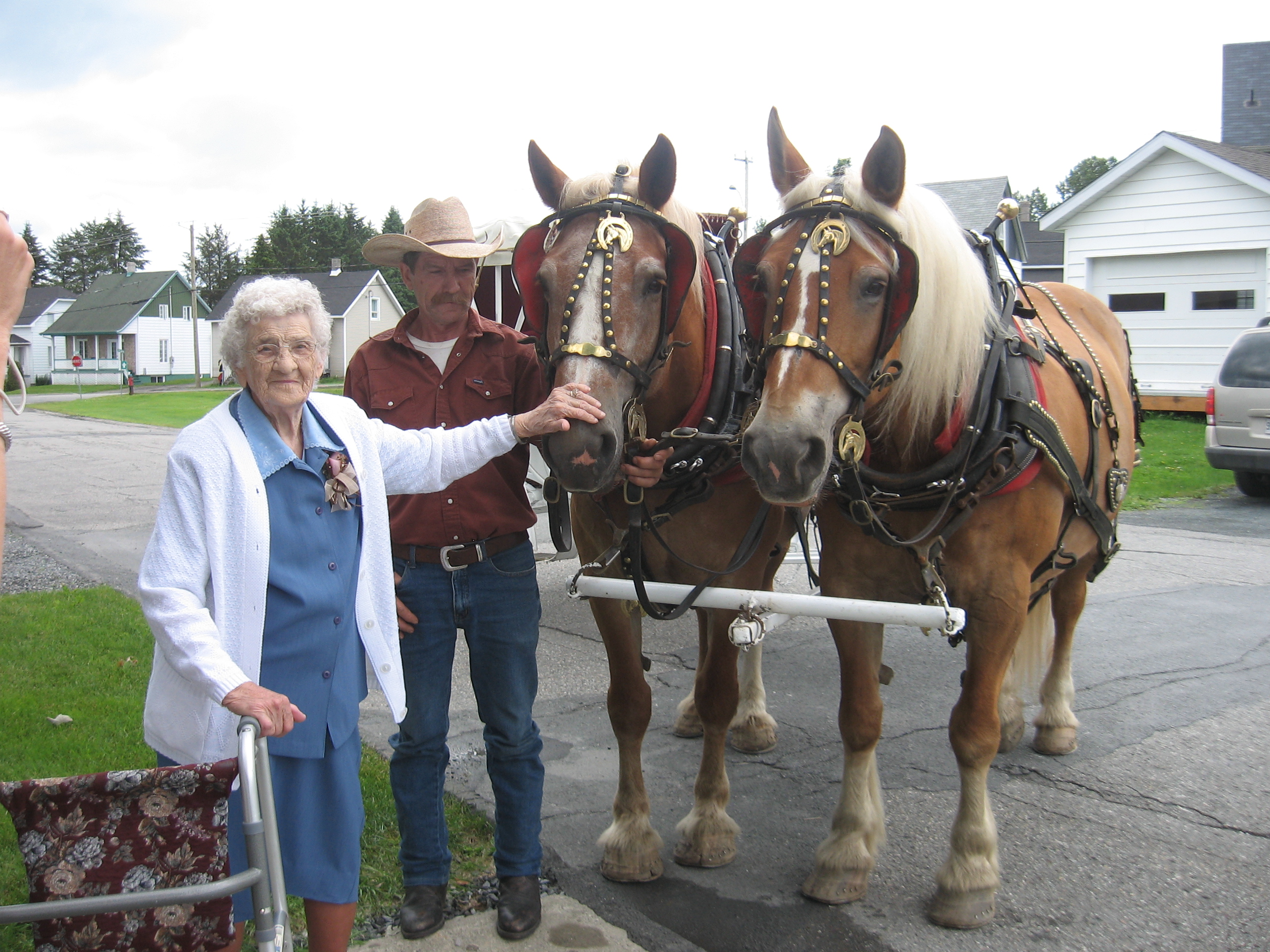 tour de caleche pour yvonne 108 ans