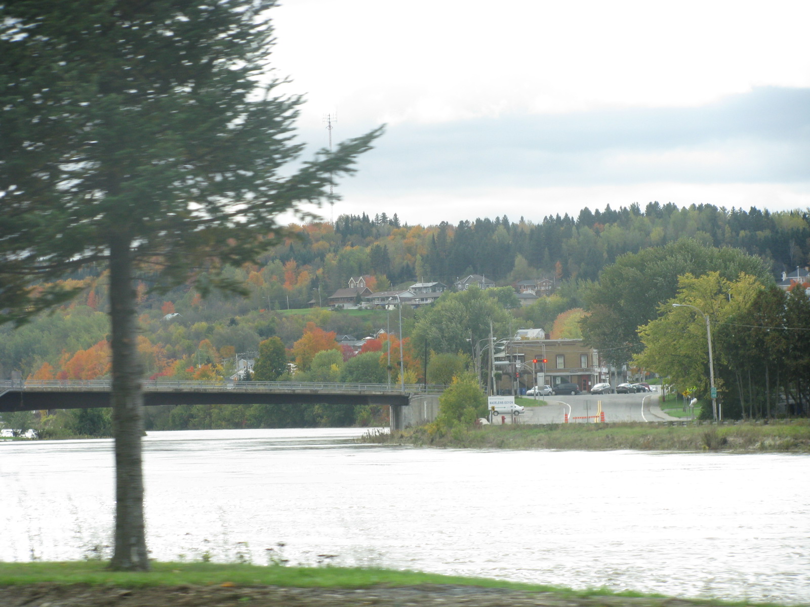 Ile ronde  a Beauceville innondation