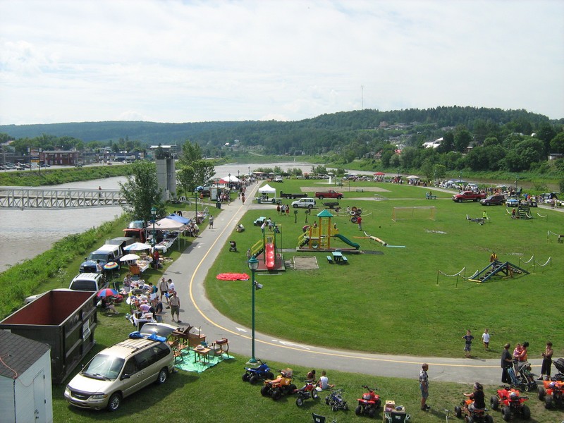 Bazar sur l'Ile Ronde à Beauceville