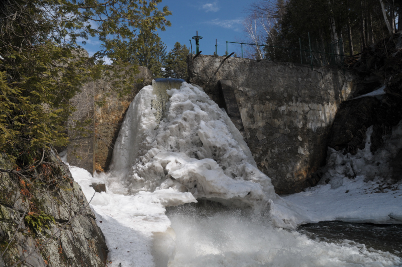 Le dégel du ruisseau l'Ardoise de Saint-Georges