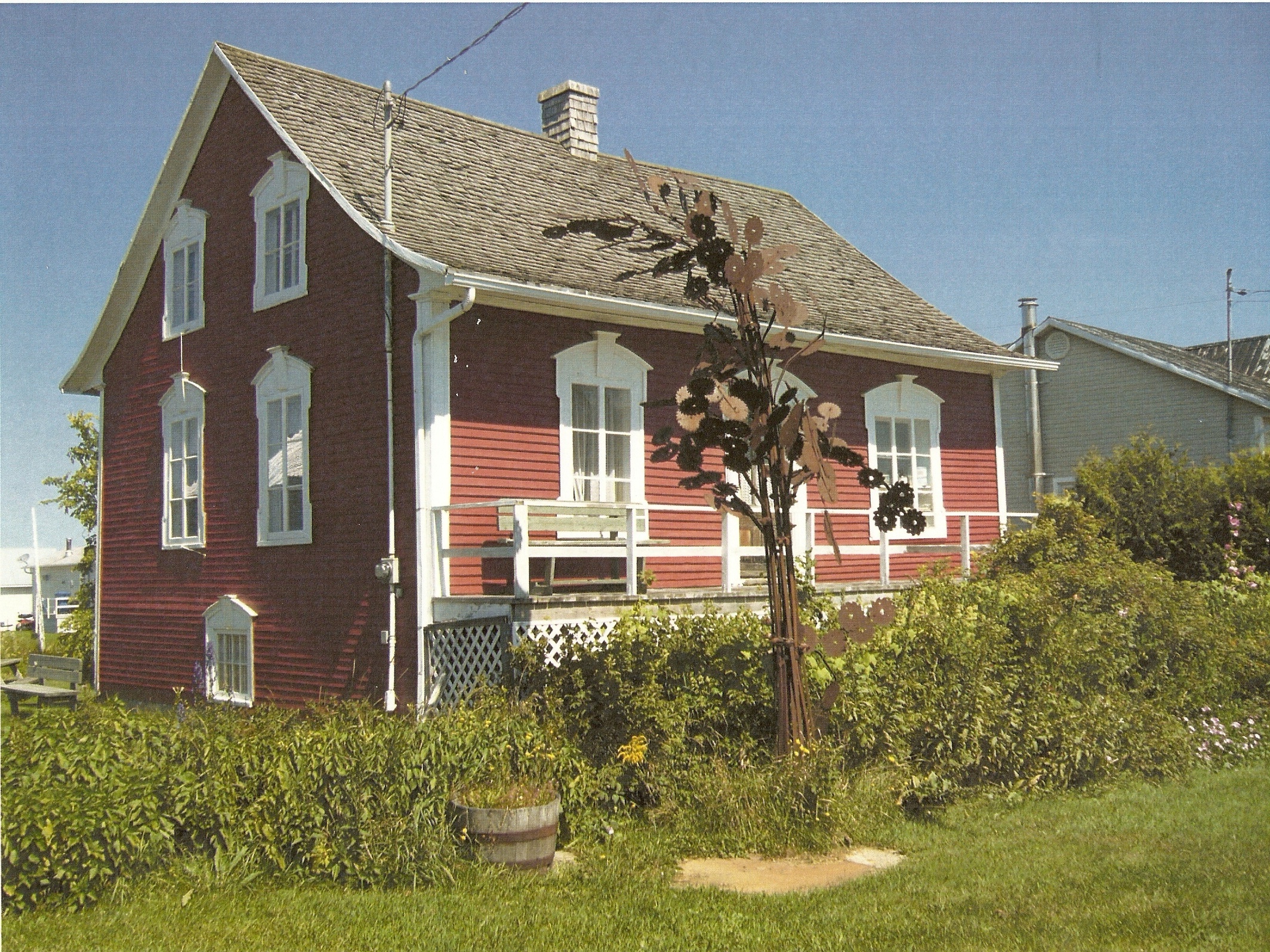 La Maison Rouge, maison-mère de La Saga des Grégoire