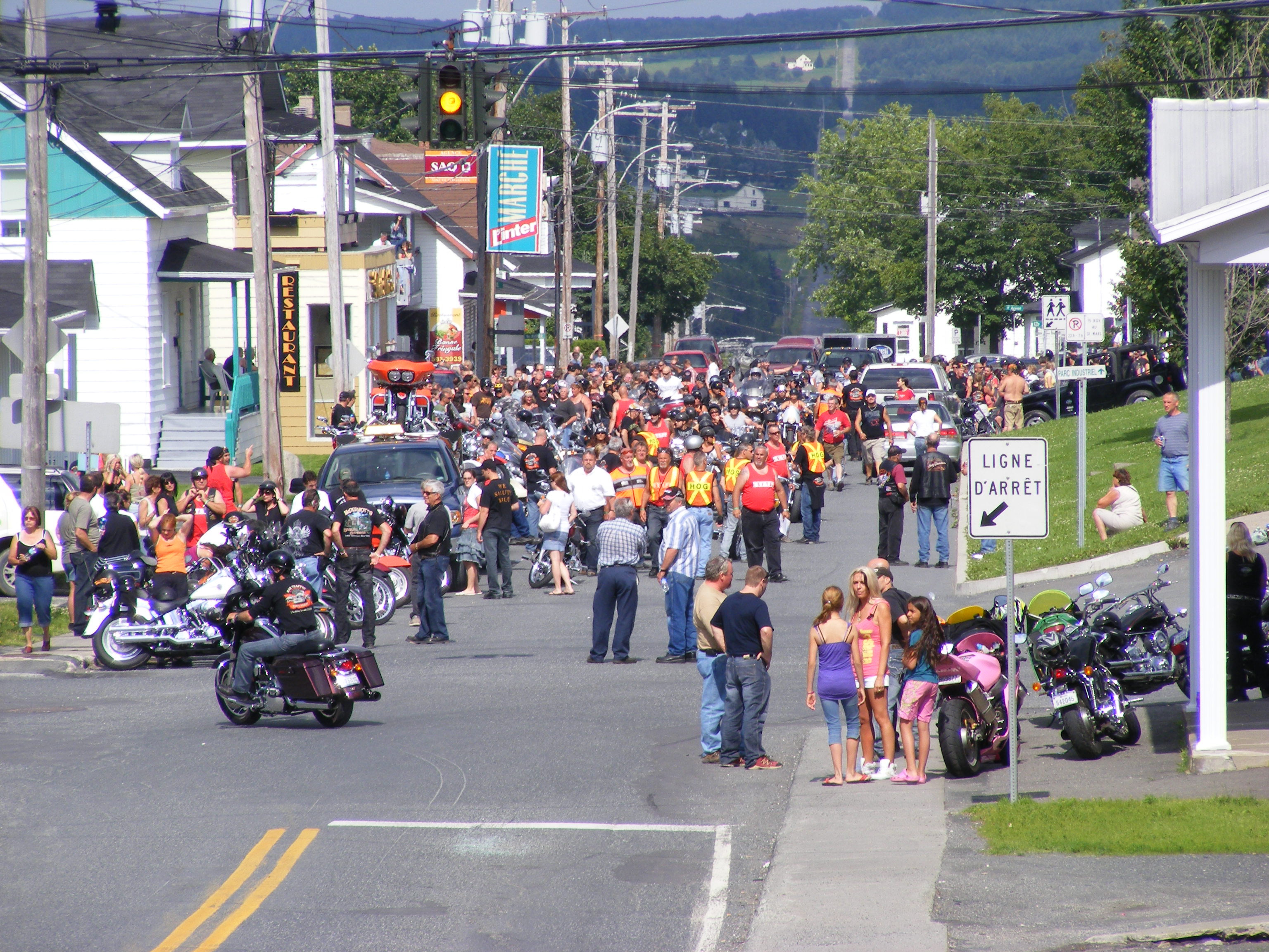 Quand les motos envahissent  St-Zacharie