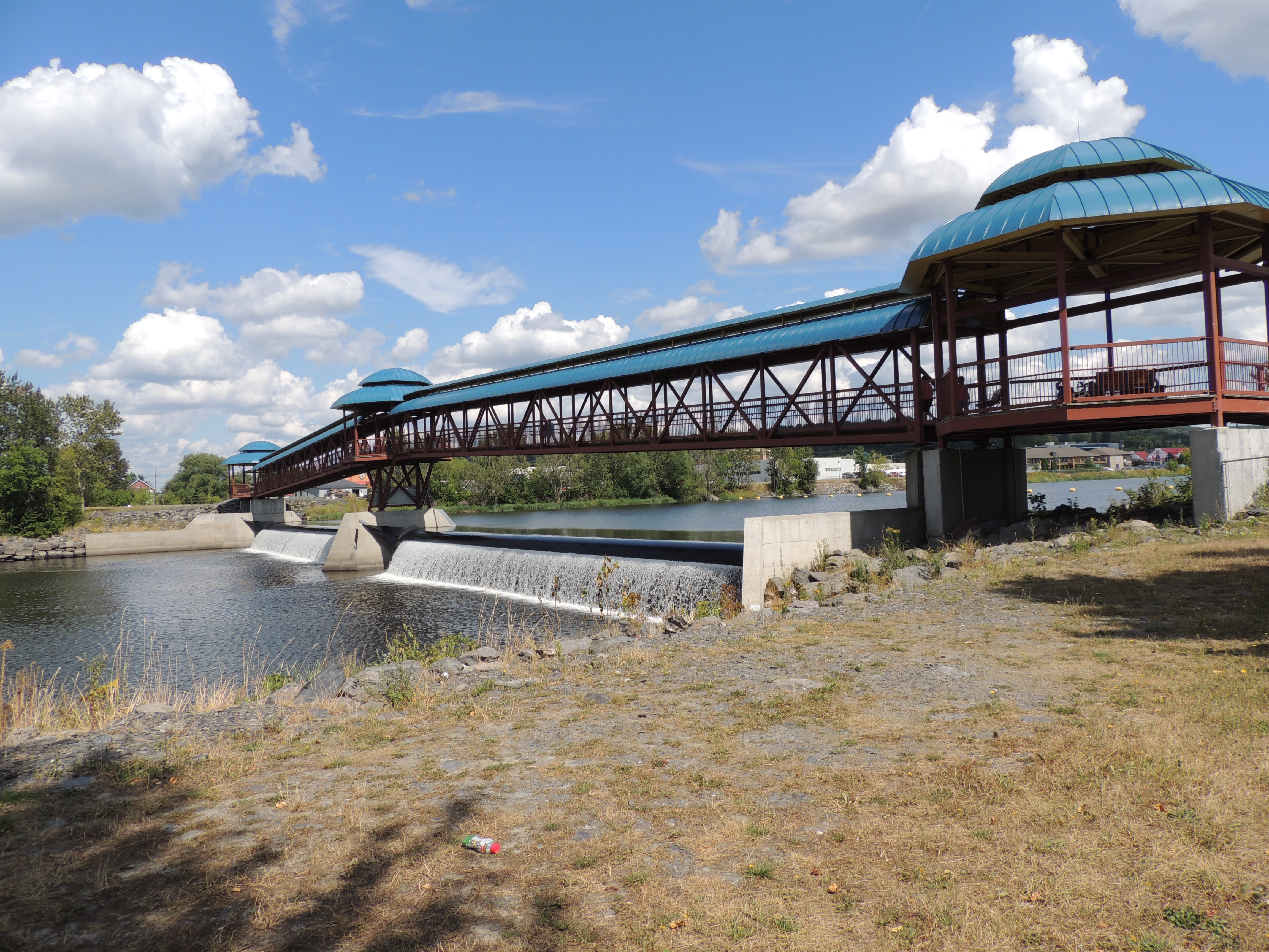 Barrage gonflable au cetre ville St-Georges