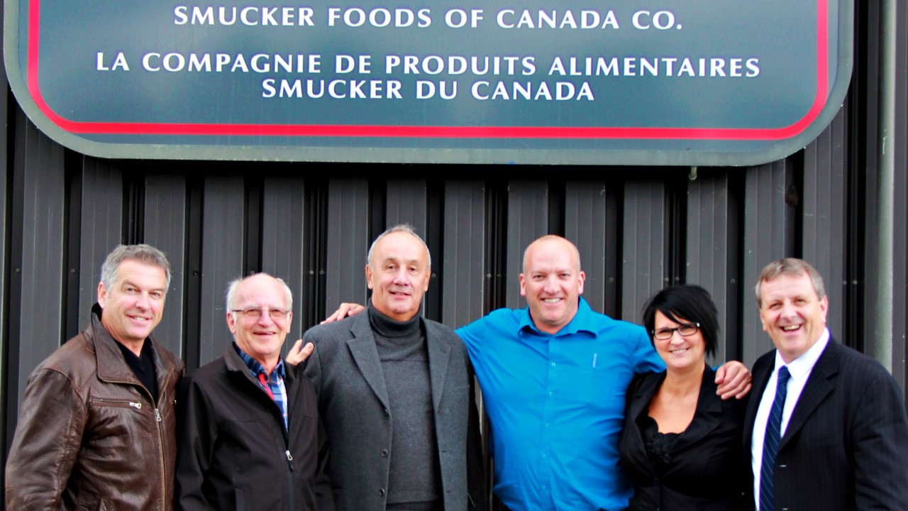 Gaétan Vachon effectue une visite de familiarisation à l’usine Smucker’s