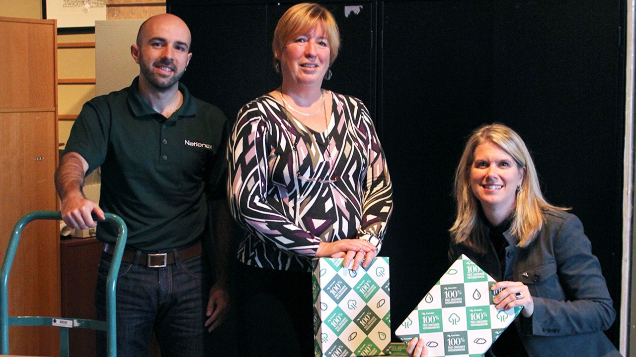 Cascades remet 1,5 million de feuilles de papier aux organismes d’alphabétisation du Québec