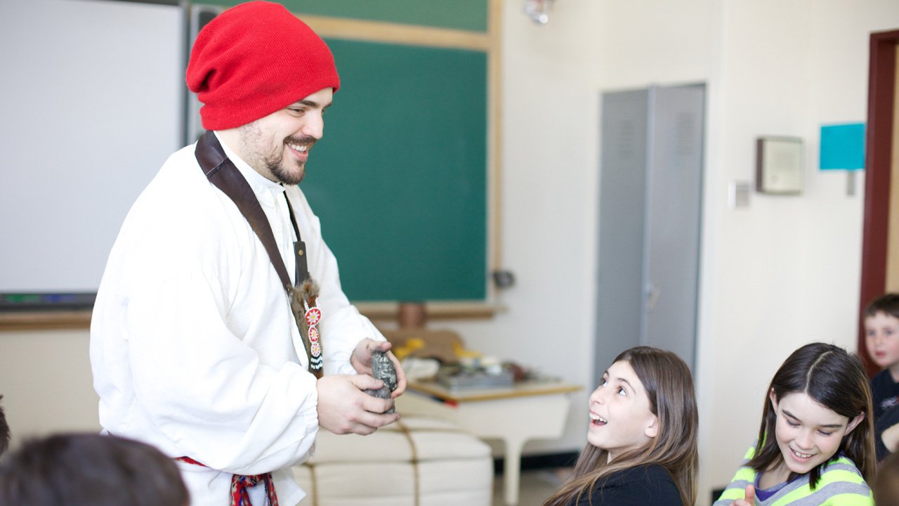 L’École Curé-Beaudet reçoit la visite d’un coureur des bois