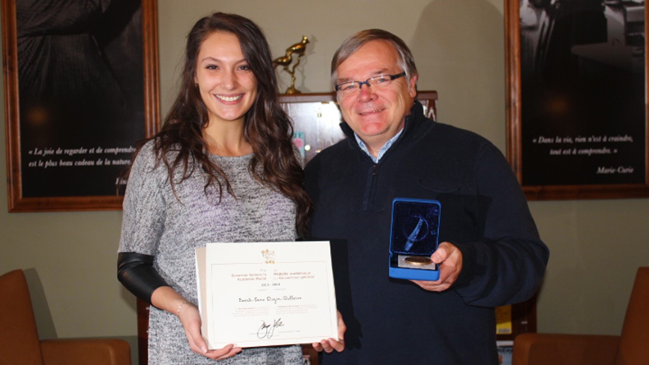 Sarah-Jane Doyon reçoit la Médaille académique du Gouverneur général du Canada
