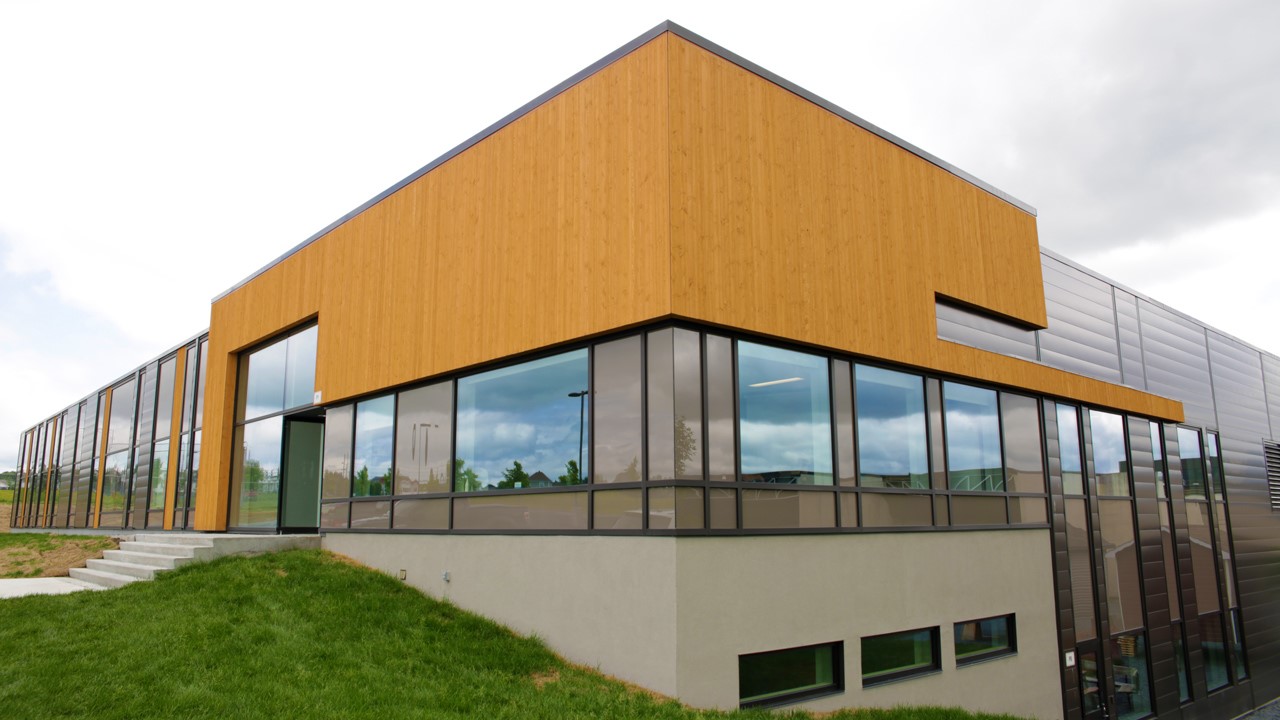 Un nouveau bâtiment pour les cours en Charpenterie-menuiserie du CFP Pozer