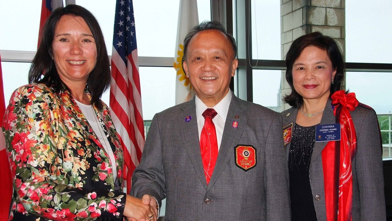 Des Georgiens ont rencontré le président de Rotary International à Québec