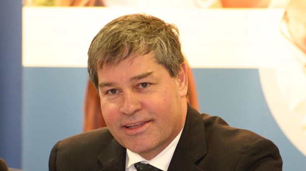 Le ministre Yves Bolduc s'oppose encore une fois à rembourser l'intégralité de sa prime de 215 000$
