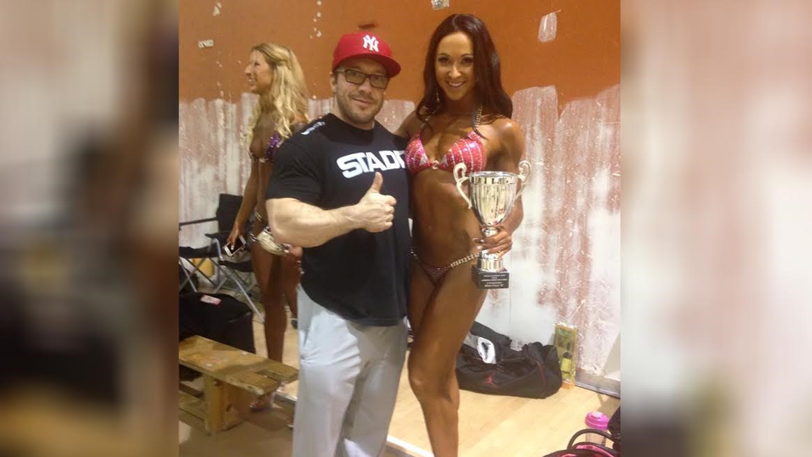 Jody Poulin termine deuxième au Championnat APQ Quebec Open de l'Est en bikini fitness