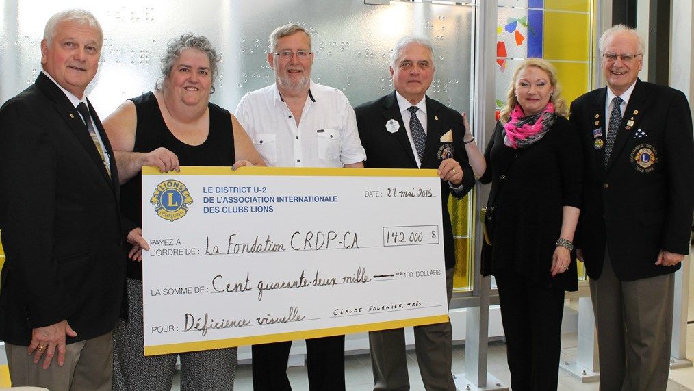 Don de 142 000 $ des Clubs Lions à la Fondation du CRDP-CA